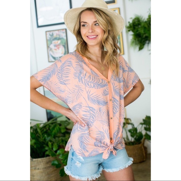 🆕🎉HP🎉Leaf Print Twist Front Knit Top - Picture 2 of 8